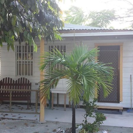 Jaguar Morning Star Hotel Caye Corker Esterno foto